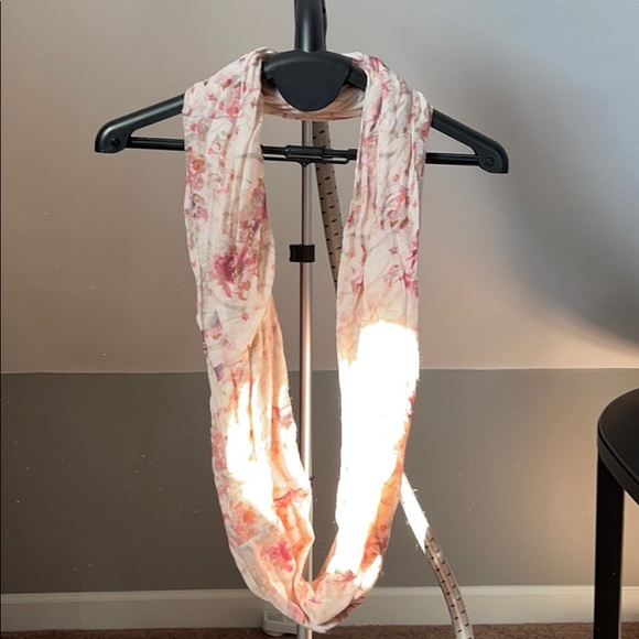 4 FASHION SCARVES - Picture 4 of 7